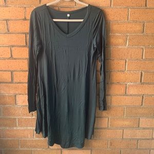 Emerald green light-weight to the knee dress, size small